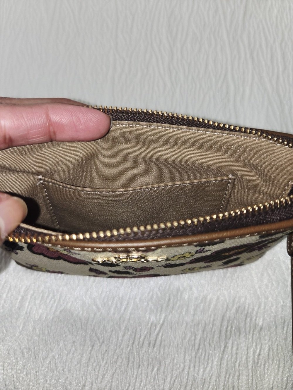 Coach Corner Zip Wristlet in Signature with Stripe floral - Picture 4 of 5